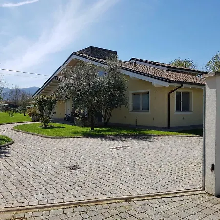 M.d. House Vakantiehuis Capannori